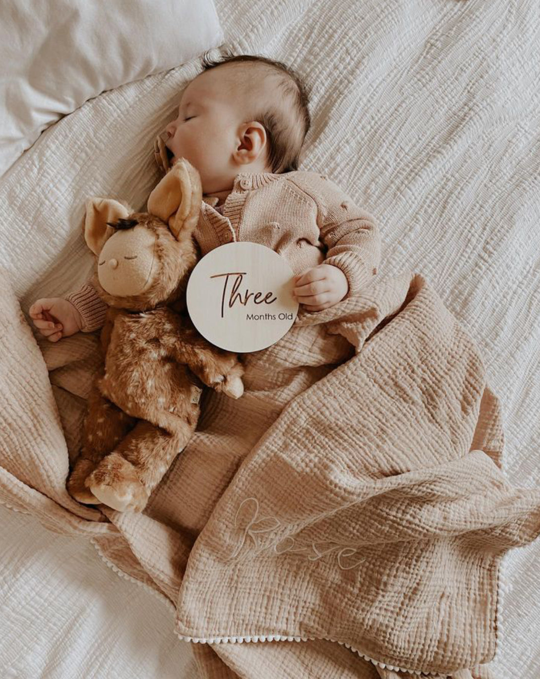 ORGANIC MUSLIN BLANKET WITH POM POMS